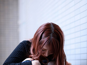 「こんなところでゴメンなさい…。でも、もう我慢出来なかったの…」 トイレが故障で使えず膀胱限界の放尿婦人36人　サンプル画像08